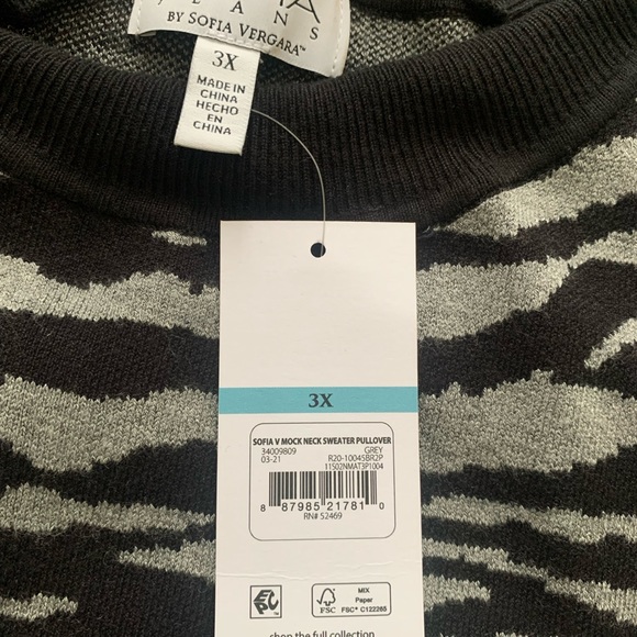 Sofia Vergara Holiday Set - Picture 4 of 5